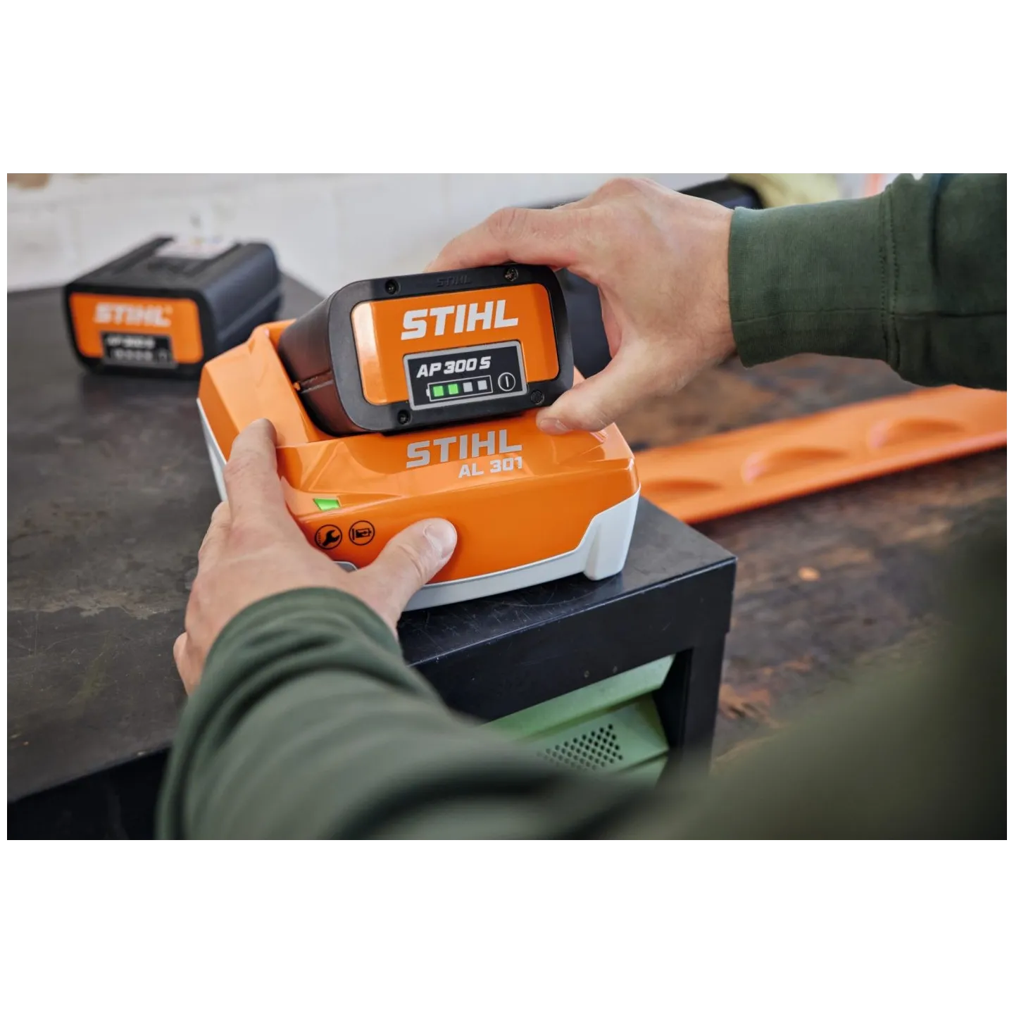 Chargeur de Batterie Rapide AL301 STIHL EA094305500