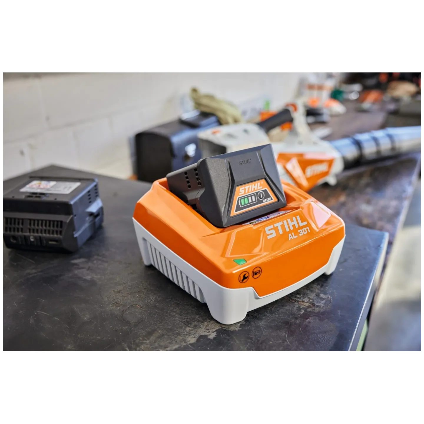 Chargeur de Batterie Rapide AL301 STIHL EA094305500